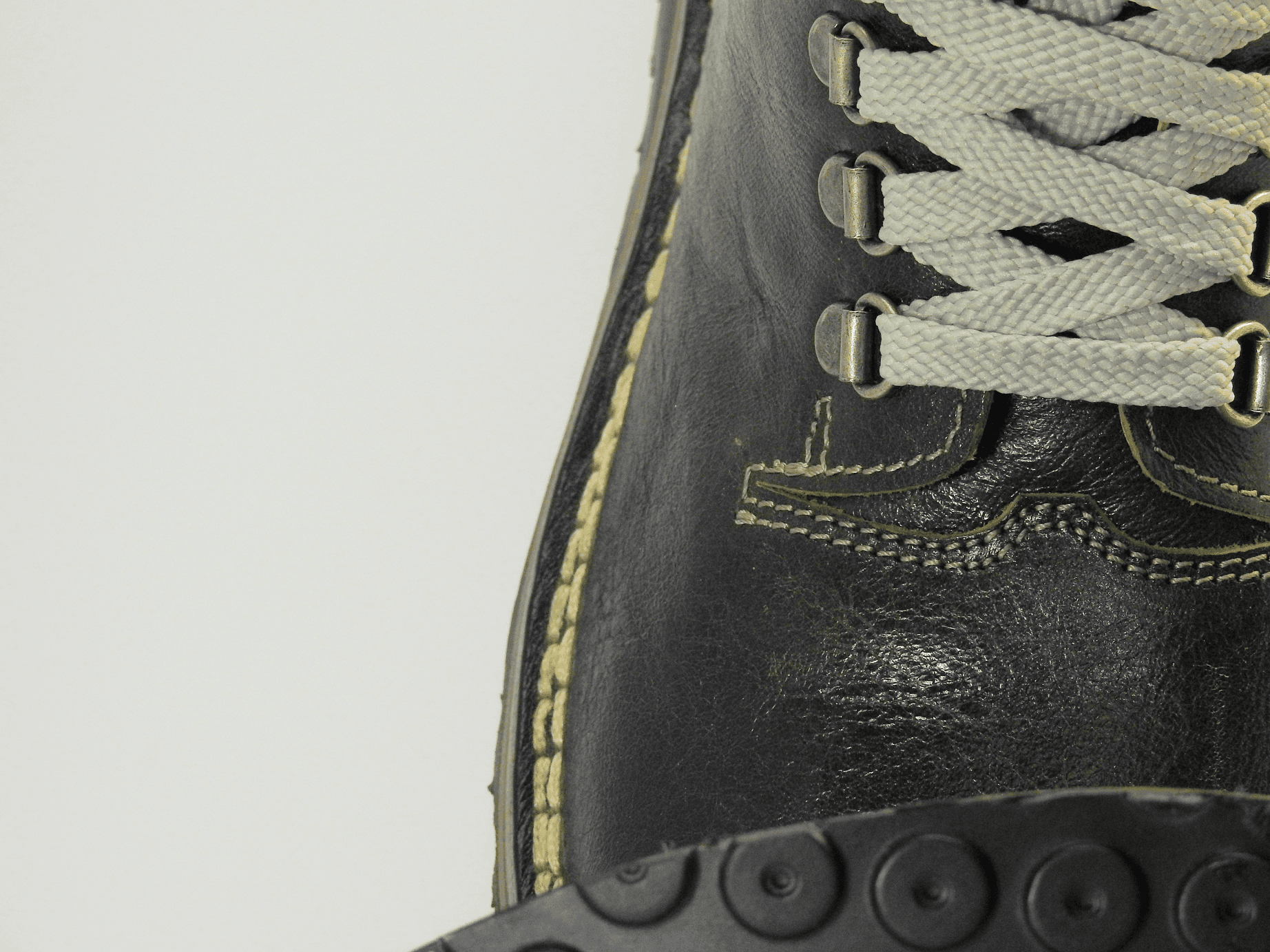 Dettaglio cuciture artigianali